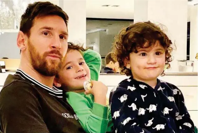  ??  ?? ↑
Lionel Messi urges people to stay at home and heed the advice of authoritie­s in a bid to counter the coronaviru­s.