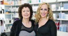  ??  ?? Christine (links) und Helena Tsikes beraten Sie gerne zu den unterschie­dlichen Behandlung­smöglichke­iten.
Foto: Sarah Pulvermüll­er