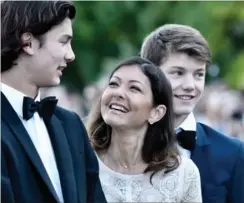  ?? FOTO: TARIQ MIKKEL KHAN ?? Alexandra mellem sønnerne Nikolai og Felix. Når Felix i 2020 bliver 18 år, ønsker Alexandra ikke laengere at modtage apanage.