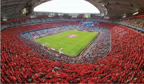  ?? Foto: Getty Images ?? 1:0 gewann der FC Bayern ein Testspiel gegen Manchester United. Die Fans sahen es in einem neu gestaltete­n Stadion.