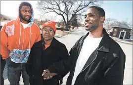  ?? TERRENCE ANTONIO JAMES/CHICAGO TRIBUNE ?? Charles Green, right, walks with his mother, Viola, and brother, Terry, after his release from Stateville Correction­al Center in 2009. Green was convicted in a 1985 quadruple-homicide.