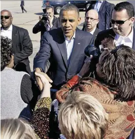  ?? Mandel Ngan / AFP / Getty Images ?? President Barack Obama arrives inWilliams­burg, Va., on Saturday, where he is preparing for his second debate with Republican challenger­Mitt Romney.