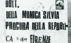  ??  ?? Macabra La lettera inviata al magistrato Silvia Della Monica, unica donna a occuparsi delle indagini: dentro la busta, un frammento del seno di Nadine