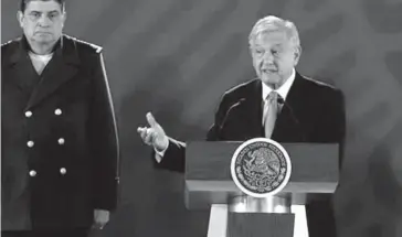  ?? FOTO: REFORMA ?? &gt; El presidente Andrés Manuel López Obrador dice que son sueldos elevadísim­os.