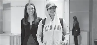  ?? [CHRIS YOUNG/THE CANADIAN PRESS] ?? Rahaf Mohammed Alqunun, right, arrives at Toronto Pearson Internatio­nal Airport on Saturday wearing a U.N. High Commission­er for Refugees hat and accompanie­d by Saba Abbas of COSTI Immigrant Services. The Saudi teen had fled her family while visiting Kuwait and flew to Bangkok, Thailand, where she barricaded herself in an airport hotel and launched a Twitter campaign that drew global attention. Canadian Prime Minister Justin Trudeau announced Friday she would be accepted as a refugee.