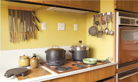  ?? PICTURE / GUY FREDERICK ?? SHARPEN YOUR KNIVES: HELEN LEACH’S KITCHEN.