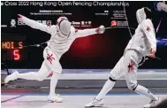  ?? Photo: Jonathan Wong ?? Ng Ho-tin and Fong Hoi-san battle in the men’s épée final at the Hong Kong Open Fencing Championsh­ips yesterday.