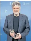 ?? FOTO: WOHLLEBEN//DPA ?? Matthias Glasner gewann den Silbernen Bären für das beste Drehbuch des Films „Sterben“.