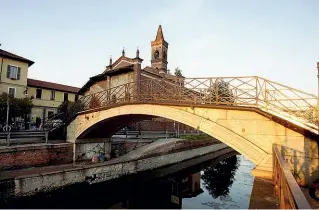  ??  ?? San Cristoforo La chiesa sul Naviglio Grande dà il titolo a una delle poesie raccolte in «Quando cade la nebbia nasce l’infinito» (Interlinea) che sarà presentato oggi alla San Paolo