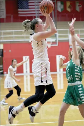  ?? PILOT PHOTOS/RUDY MARQUEZ ?? ABOVE: Plymouth’s Clare Sheedy goes up for a short jumper.
ABOVE RIGHT: Lindsay Janus drives the baseline against a Valpo defender.
RIGHT: Taylor Delp goes up for a shot surrounded by Valpo defenders.