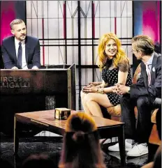  ?? DPA-BILD: CLAUDIUS PFLUG ?? Ende einer kleinen Ära: die Moderatore­n Joko Wintersche­idt (rechts), Klaas Heufer-Umlauf und Palina Rojinski im Studio von „Circus Halligalli“