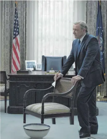  ?? FOTO: IMAGO ?? Der Präsident ein Schurke: Kevin Spacey macht es vor in der Serie „ House of Cards“.