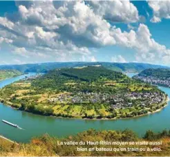  ??  ?? La vallée du Haut-Rhin moyen se visite aussi
bien en bateau qu’en train ou à vélo.