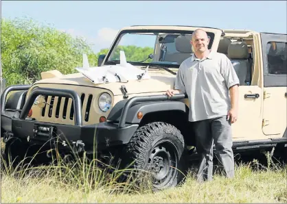  ?? Picture: FREDLIN ADRIAAN ?? SAVING RHINOS: Scott Williams with the new state-of-the-art Jeep, which will be used to combat poaching