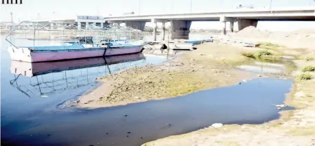  ?? ?? Lahore: Due to the lack of tourists in the Ravi River, the sailors have parked the boats on the bank. — NNI