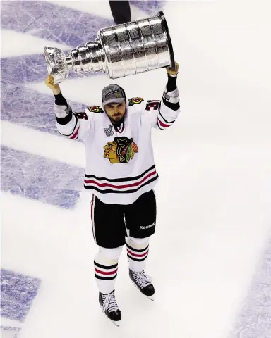  ?? JARED WICKERHAM / GETTY IMAGES ?? Dave Bolland will not be bringing the Stanley Cup to the Maple Leafs, but Toronto general
manager Dave Nonis likes what the Mimico native can bring to the team’s roster.