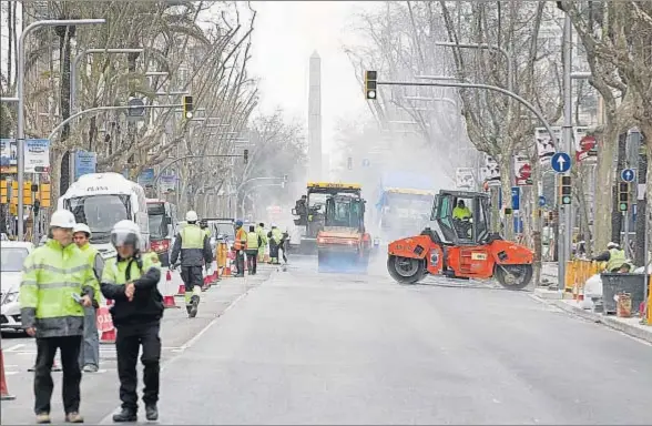  ?? MANÉ ESPINOSA ?? Aspecto de las obras en la avenida Diagonal barcelones­a días antes de su finalizaci­ón, el pasado mes de marzo