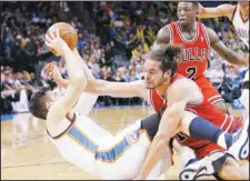  ??  ?? Oklahoma City Thunder’s Nick Collison (left), and Chicago Bulls Joakim Noah (right), fight for a loose ball during the third quarter of a NBA basketball game in
Oklahoma City, Feb 24. Oklahoma City won 102-72. (AP)