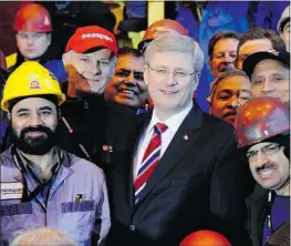  ?? LES BAZSO — PNG ?? Stephen Harper mixes with workers at a signing ceremony at Seaspan shipyards in North Vancouver.