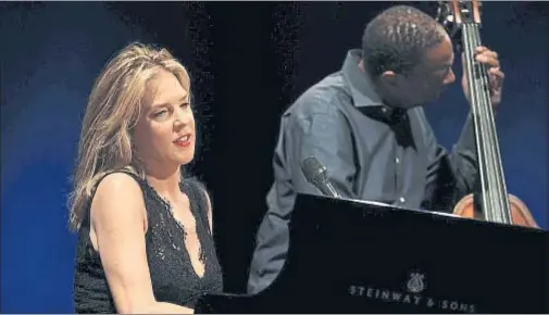  ?? PERE DURAN / NORD MEDIA ?? La pianista y cantante canadiense, durante su actuación de anoche en Peralada
