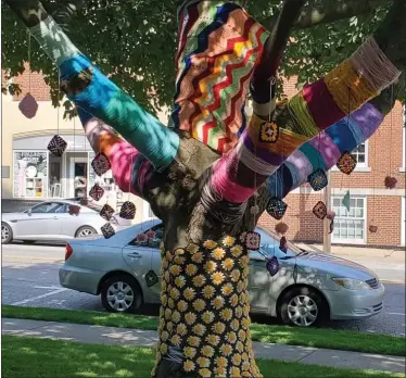  ?? SUBMITTED ?? “Yarn bombing” was a recent public art project that was put on by the Willoughby Arts Collaborat­ive (WAC). The project went on without a hitch, according to WAC President Pat Carroll Bonander.