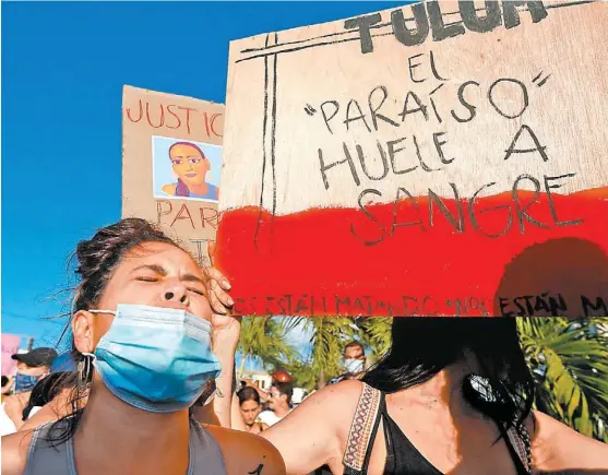  ?? ARACELI LÓPEZ ?? Cientos de mujeres en Tulum se manifestar­on contra el abuso policiaco.