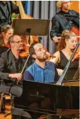  ?? Foto: Simon Ledermann ?? Igor Levit am Flügel und das Kammerorch­ester Basel beim Festival der Nationen.