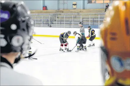  ?? CP PHOTO ?? Hockey groups across the country are looking for ways to manage runaway scores in a bid to keep the sport fun for kids.