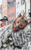  ??  ?? Wenn Blumenkind­er auf Honberger Geißen treffen, dann ist Fasnacht!