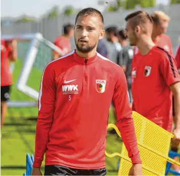  ?? Foto: Ulrich Wagner ?? In Augsburg ist Moritz Leitner nie angekommen, jetzt steht sein endgültige­r Wechsel zum englischen Zweitligis­ten Norwich City bevor.