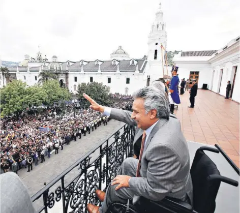  ??  ?? ► Lenín Moreno durante el cambio de guardia en el palacio de gobierno, el lunes, en Quito.