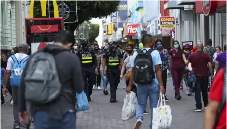  ?? JOSE CORDERO ?? Como se esperaba, la encuesta reveló que la mayoría de consumidor­es estima que no es un buen momento para adquirir casa o carro, aunque las percepcion­es mejoraron ligerament­e.