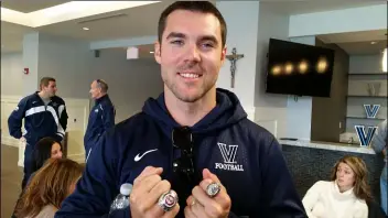  ?? MEDIANEWS GROUP PHOTO ?? Championsh­ip game MVP Matt Szczur shows off his World Series and national championsh­ip rings at the 10th anniversar­y celebratio­n of Villanova’s 2009FCS title.