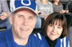  ?? /TWITTER ?? Mike Pence acudió al estadio de los Colts para presenciar el homenaje a Payton Manning; luego decidió salirse.