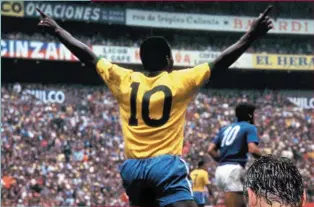  ??  ?? Pelé, finale du Mondial 70.