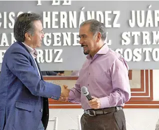  ?? Alberto Delgado / ?? El gobernador electo Cuitláhuac García, con el líder de Telefonist­as Francisco Hernández Juárez