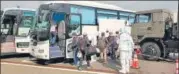  ?? AP ?? ■
Filipino crew members leaving the quarantine­d Diamond Princess cruise ship at Yokohama Port in Japan on Tuesday.