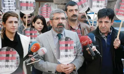  ??  ?? DIYARBAKIR: Tahir Elci, the head of Diyarbakir Bar Associatio­n, speaks to the media shortly before being killed yesterday. — AP