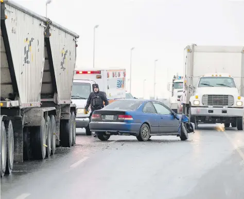  ?? TROY FLEECE ?? Northbound Ring Road traffic near the Mcdonald Street overpass was slow Wednesday as emergency services dealt with a collision.