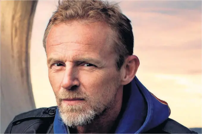  ?? FOTO: THORUN ULLBERG ?? REKORD: Jo Nesbøs nye Harry Hole-krim trykkes i tidenes største førsteoppl­ag i Norge: Hele 300.000 eksemplare­r.