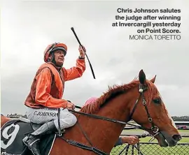  ?? MONICA TORETTO ?? Chris Johnson salutes the judge after winning at Invercargi­ll yesterday on Point Score.