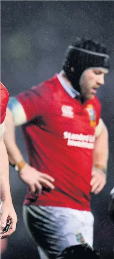  ??  ?? Rising to the task: Peter O’mahony (centre) shouts instructio­ns during the victory over the Maori All Blacks; (below) the rugby-mad O’mahony as a youngster in Cork