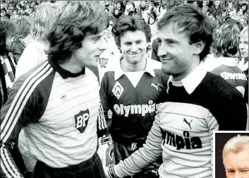  ?? BILDER: IMAGO, ENDIG/DPA (KLEIN) ?? Benno Möhlmann (Mitte) erlebte einige Derbys als Spieler. Hier begrüßen sich Uli Stein (links, HSV) und Dieter Burdenski (Werder) am 29. Januar 1983 im Weserstadi­on. Kleines Bild: Möhlmann heute