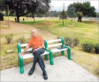  ?? Mel Melcon Los Angeles Times ?? LLOYD HITT
relaxes at Verdugo Hills Golf Course in Tujunga. Getting historic designatio­n for part of the land has been an uphill battle for him, especially after L.A.’s Cultural Heritage Commission said no.