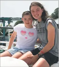  ?? Kathy Bent / Contribute­d Photo ?? UConn junior guard Molly Bent, right, sits alongside her sister, Sarah.