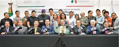  ??  ?? Los boxeadores mexicanos ahora tendrán Seguro Popular