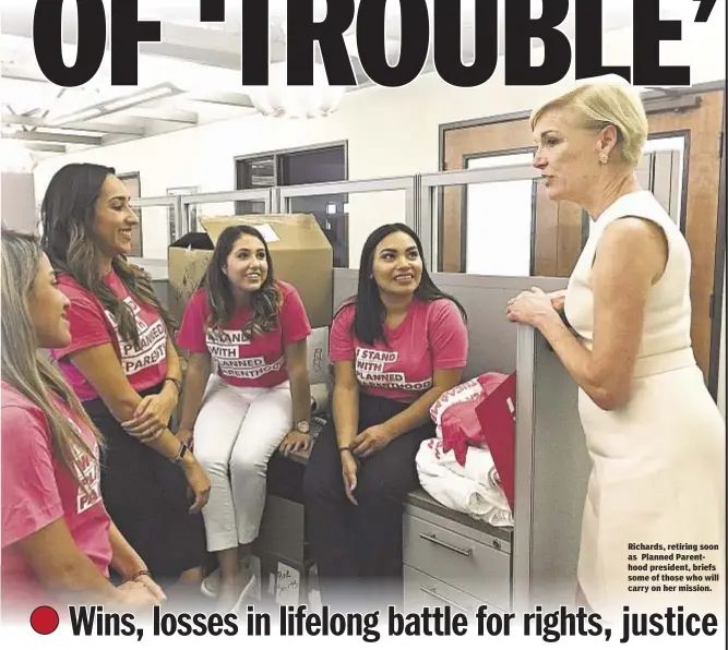  ??  ?? Richards, retiring soon as Planned Parenthood president, briefs some of those who will carry on her mission.