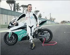  ?? FOTO: MOTOGP.COM ?? Loris Capirossi con la Energica Ego. La FIM Enel MotoE World Cup en 2019