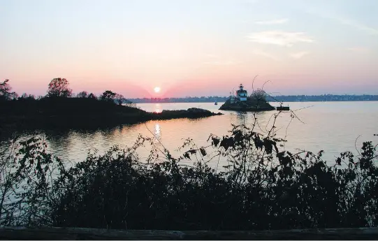  ?? LOCAL MOTION ?? The mostly flat, 23-kilometre East Bay Bike Path in East Providence, R.I., follows a former railroad and offers stunning sunset views.