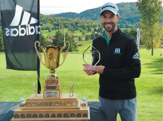  ?? PHOTO COURTOISIE MARTIN DUCHARME ?? Marc-étienne Bussières, tout sourire, a mis la main sur la première édition du Championna­t Taylormade de la PGA du Canada en zone québécoise, cette fin de semaine, du côté du club de golf Château-bromont, à Bromont.